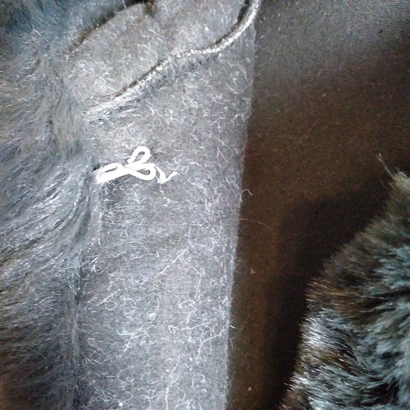 Women's Grey Faux Fur Trimmed Hooded Poncho Cape- OS NWT - Picture 6 of 9